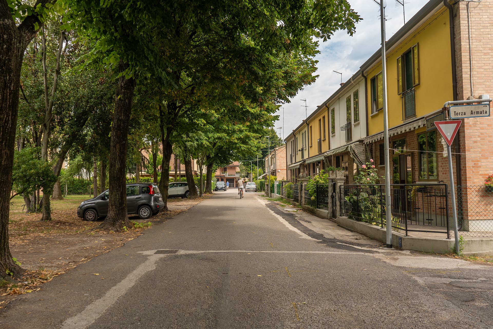 Una via alberata del Borgo INA di San Donà di Piave